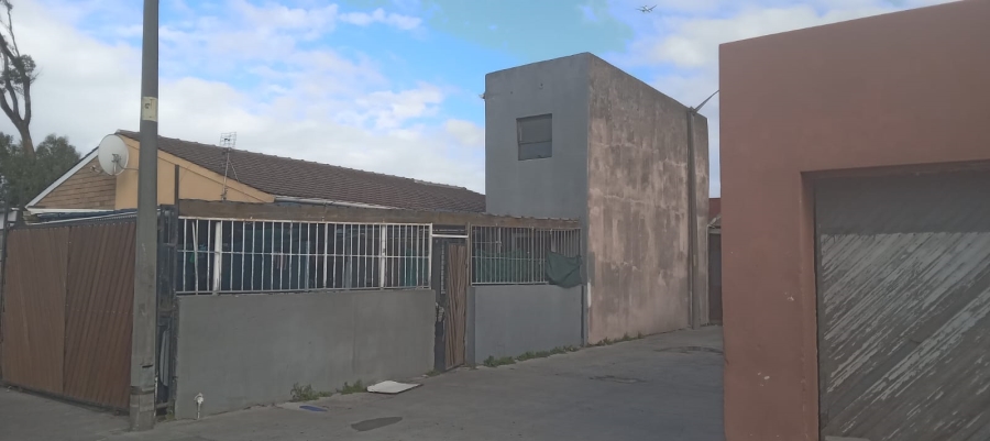4 Bedroom Property for Sale in Lentegeur Western Cape